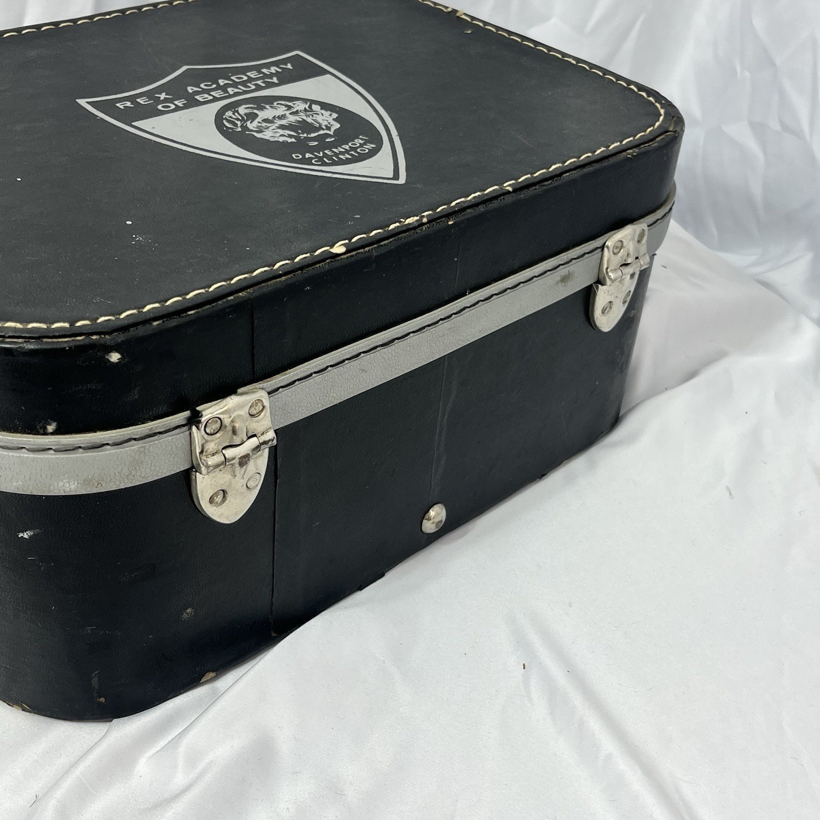 Vintage 1970s Beauty School Cosmetology Student Carry Case Suitcase Sc G2U